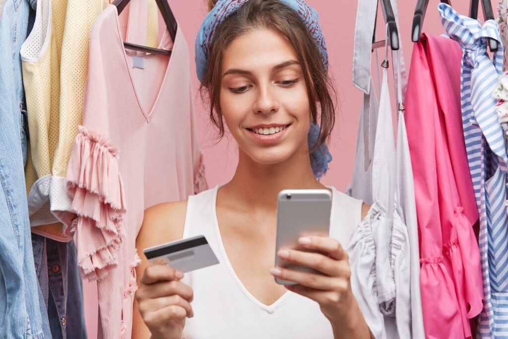 les plateformes de reseaux sociaux incitent a acte achat